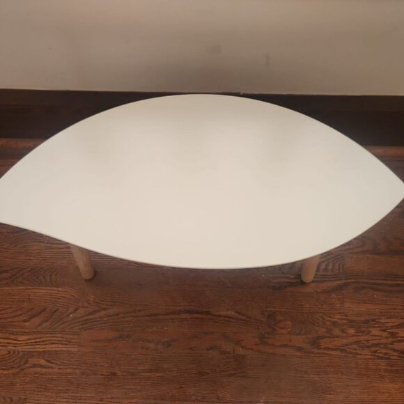 A Pair (x2): 3-Legged Coffee or Side Tables - Picture 4 of 12